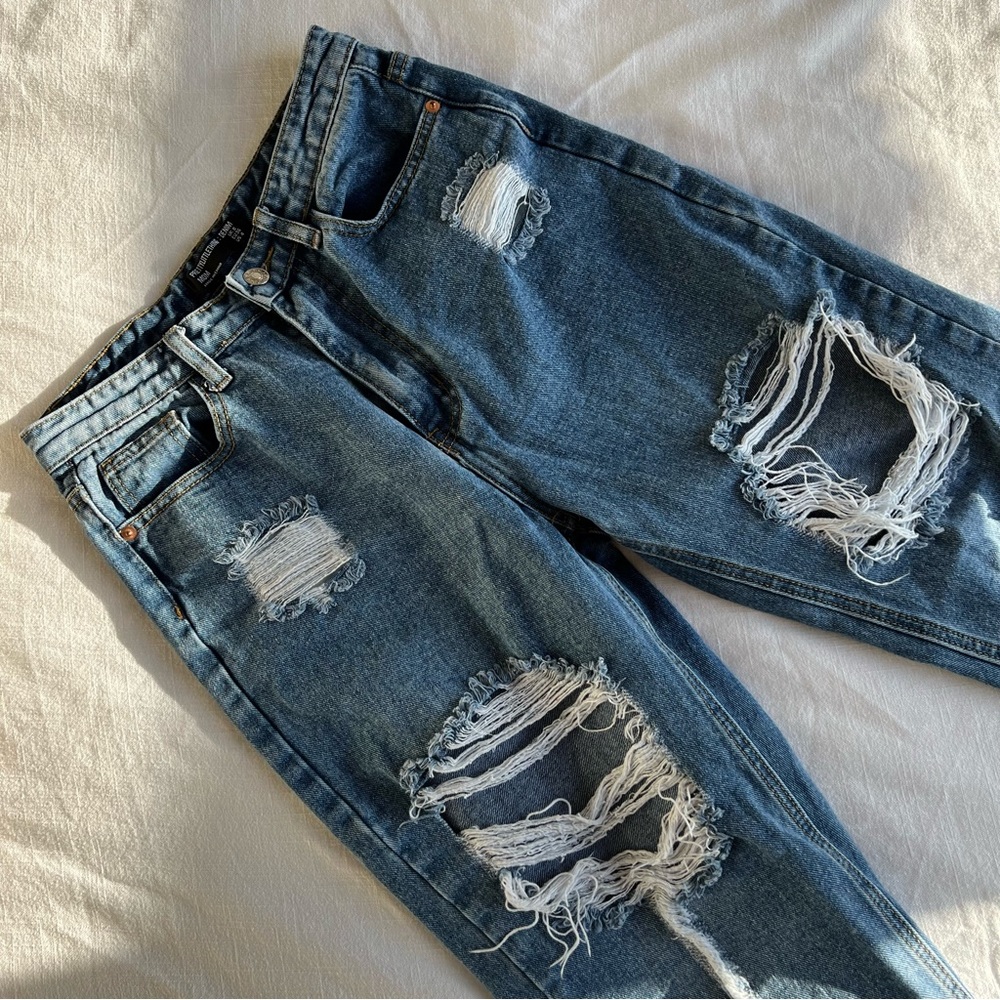 PRETTYLITTLETHING Mid Blue Ripped Mom Jeans